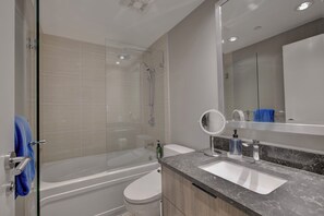Hair dryer, towels, soap, toilet paper - LUXURY BEACH AVE 2 BED SUITE (Vancouver)