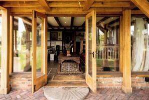 Huis, meerdere slaapkamers, roken, balkon | Buiten dineren