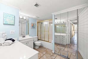 Towels - Shoreline Towers · Beachfront Condo | Pool, Sauna, Tennis & Gym (Destin)