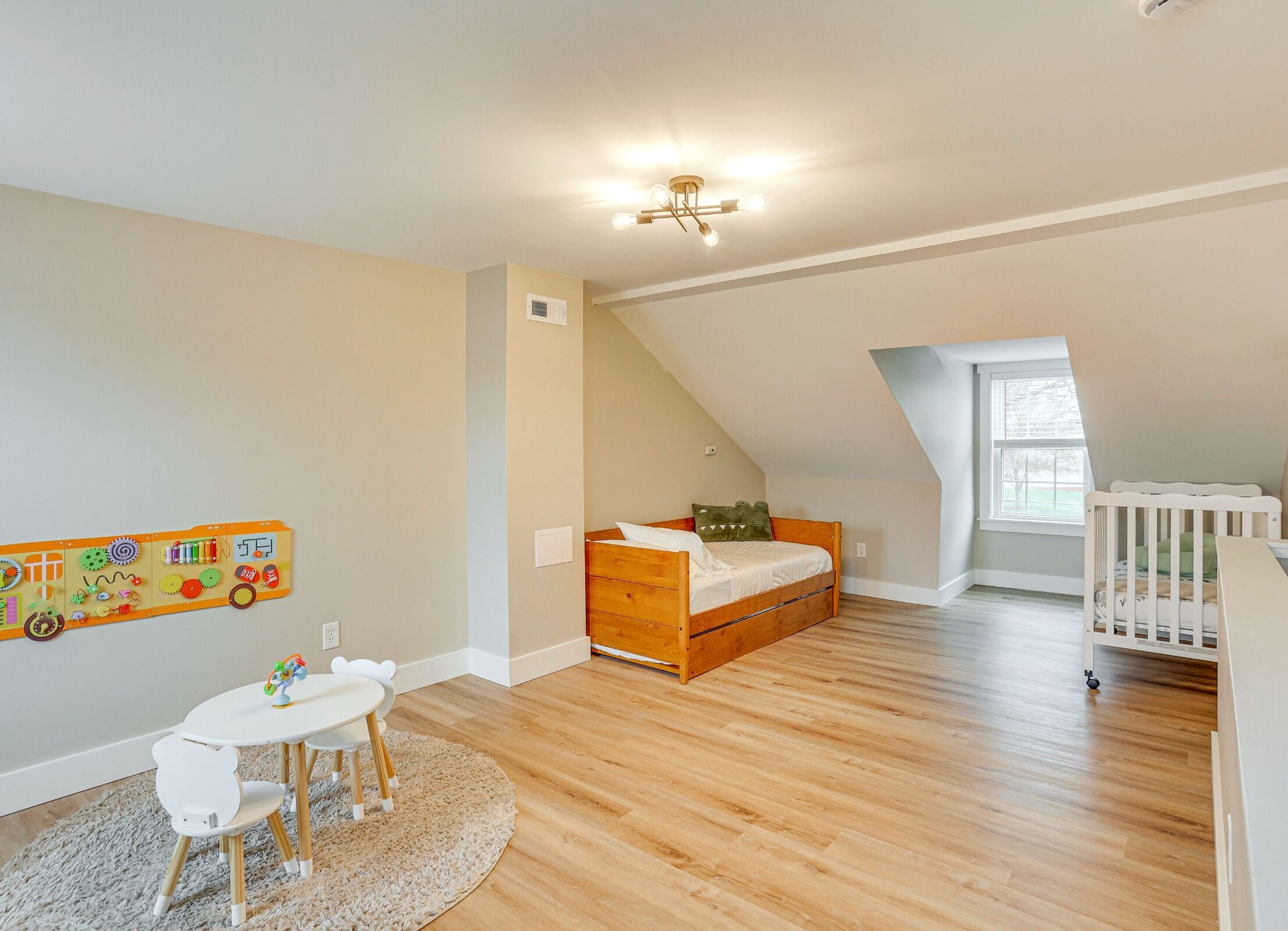 Iron/ironing board, travel cot, WiFi, bed sheets