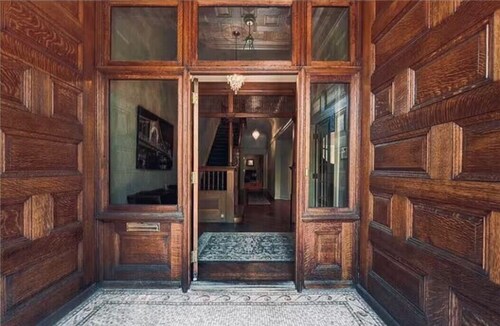 Spacious, Historic 6-bedroom Home next to Steelers/Pirates Stadiums