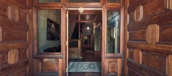 Spacious, Historic 6-bedroom Home next to Steelers/Pirates Stadiums