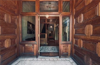 Spacious, Historic 6-bedroom Home next to Steelers/Pirates Stadiums