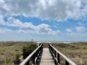 Beach - Coastal Cottage, Marsh & Intracoastal Views, 5-Min Walk to Private Beach Access  (Holden Beach)