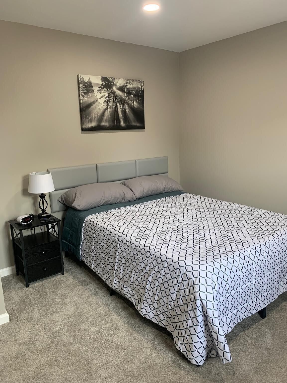 Iron/ironing board, WiFi, bed sheets