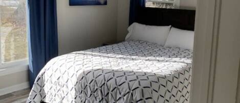 Iron/ironing board, WiFi, bed sheets