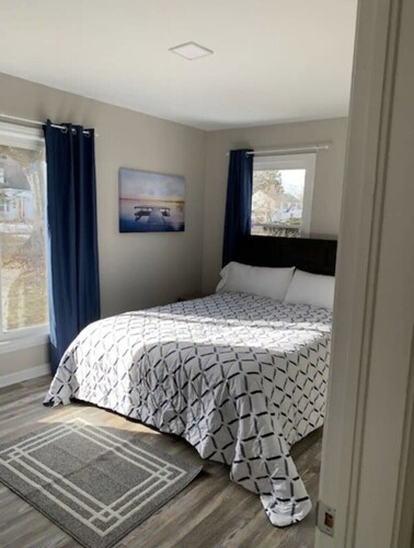 Wildlife retreat w/creek views within minutes from Metroparks!