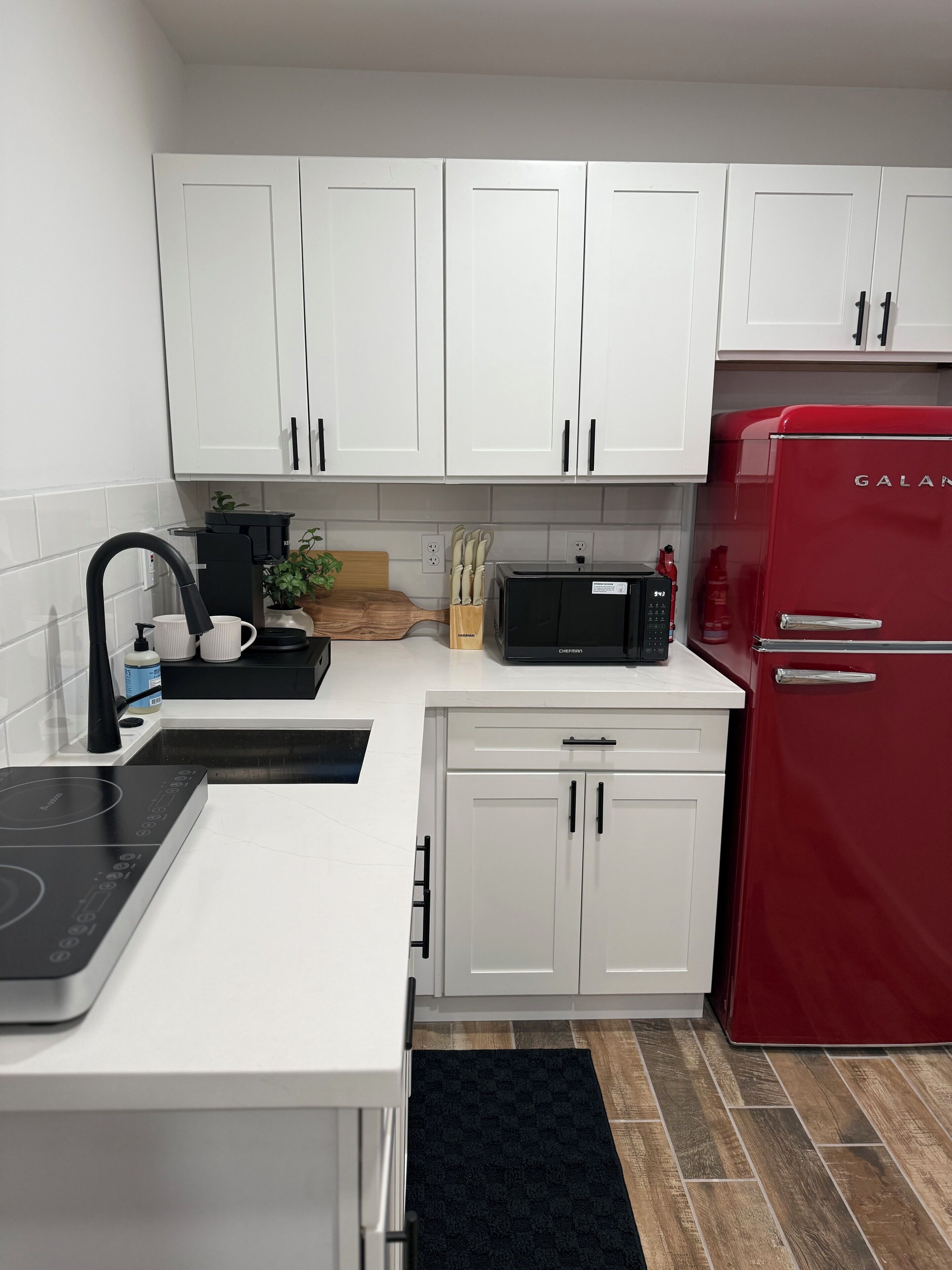 Fridge, microwave, stovetop, coffee/tea maker