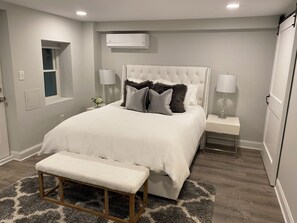 1 bedroom, iron/ironing board, Internet, bed sheets - Charming & Spotless 1-bedroom Historic Capitol Hill Walkers Paradise! (Washington DC)