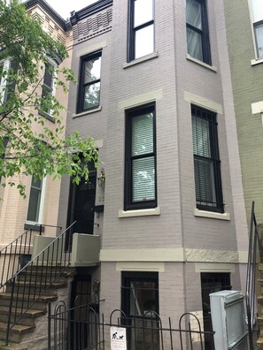 Exterior detail - Charming & Spotless 1-bedroom Historic Capitol Hill Walkers Paradise! (Washington DC)