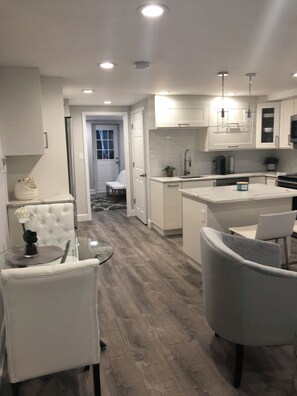 Interior - Charming & Spotless 1-bedroom Historic Capitol Hill Walkers Paradise! (Washington DC)