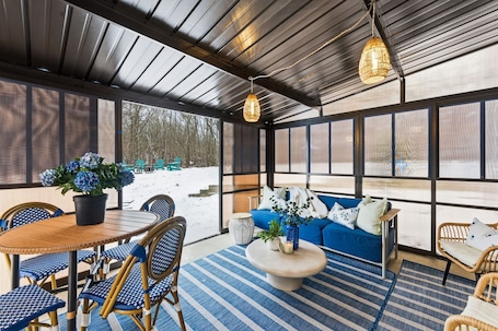 Interior. Designer 5BR Retreat, 4 Min Drive to Beach, Hot Tub, Family Friendly