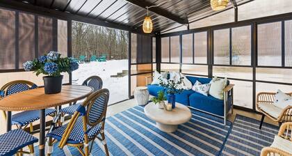 Designer 5BR Retreat, 4 Min Drive to Beach, Hot Tub, Family Friendly