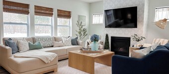 Designer 5BR Retreat, 4 Min Drive to Beach, Hot Tub, Family Friendly