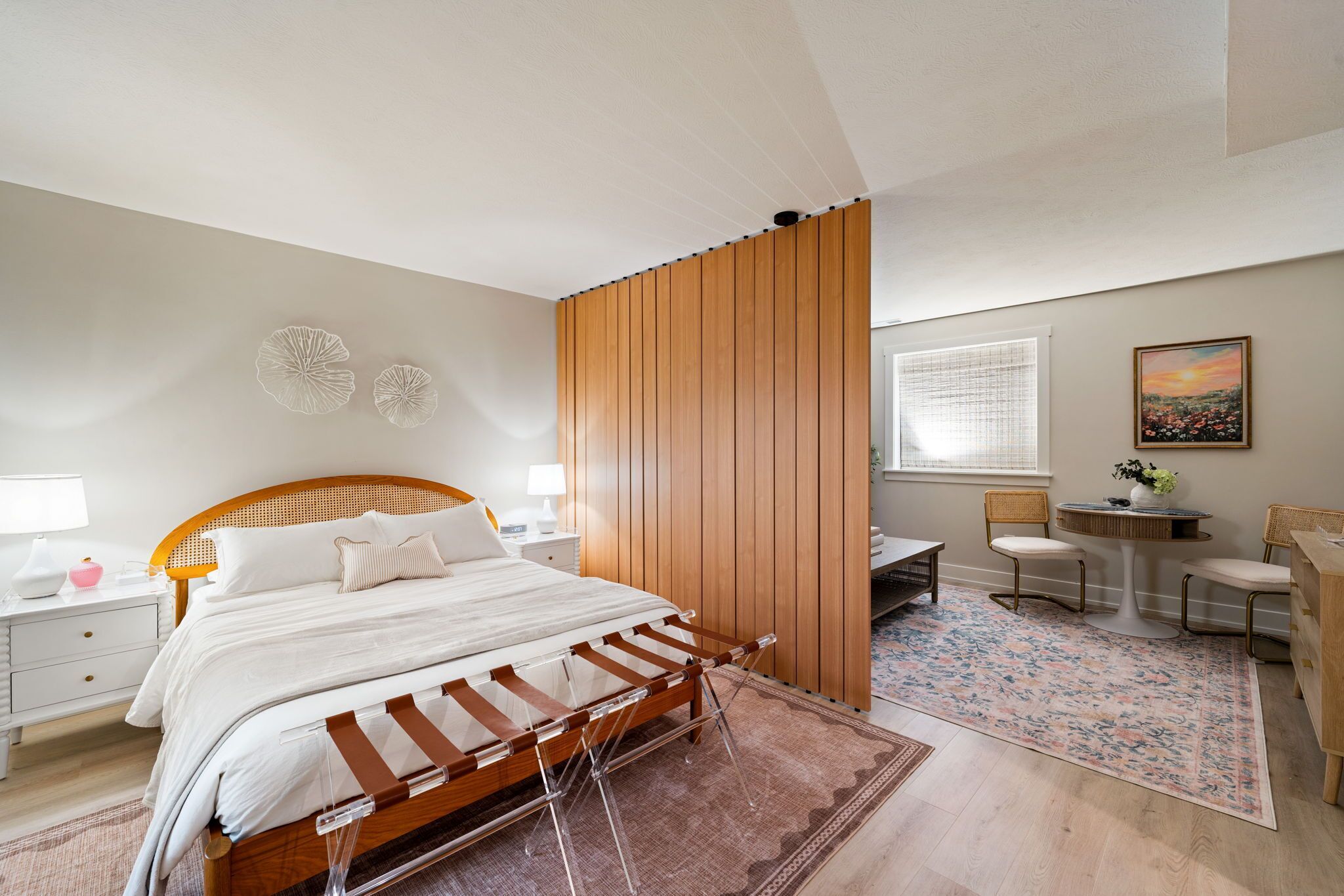 5 bedrooms, iron/ironing board, WiFi, bed sheets