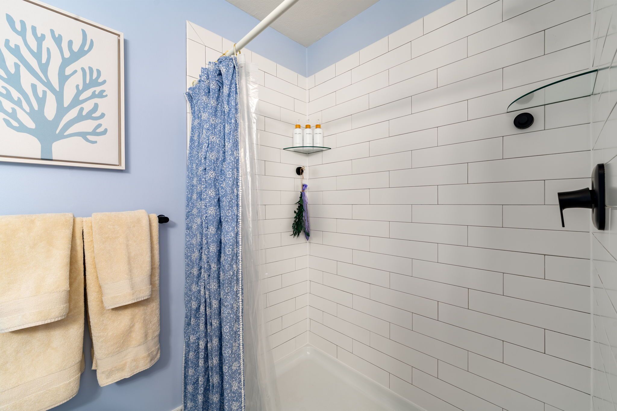 Bruser, hårtørrer, håndklæder, Sæbe