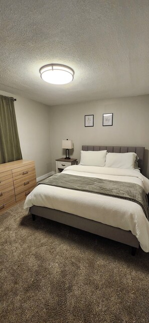 WiFi, bed sheets - 2 bedroom apartment in the beautiful Middlefield countryside! (Middlefield)