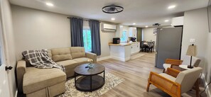 Living area - 2 bedroom apartment in the beautiful Middlefield countryside! (Middlefield)