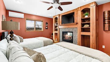3 bedrooms, desk, iron/ironing board, free WiFi