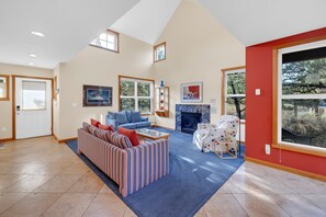 Télévision, cheminée