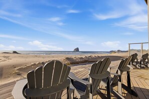 On the beach - Sand Dollar-huge views, lux home in the sand (Pacific City)