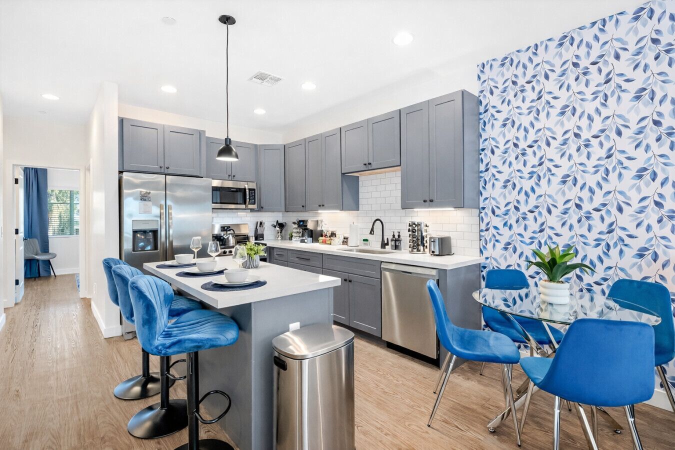 Refrigerador, microondas, horno, placa de cocina