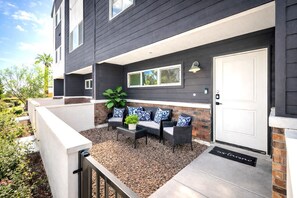 Property grounds - Rare Dual Townhome Retreat, 6BR Near OldTown, Pool (Phoenix)