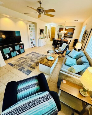 TV - 2-bedroom condo in Fountain Hills with pool + clubhouse (Fountain Hills)