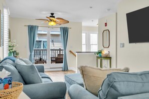 Smart TV, books - Hot Tub + Pool | Cozy Stay | Washer/Dryer | Coffee (Seaside Heights)