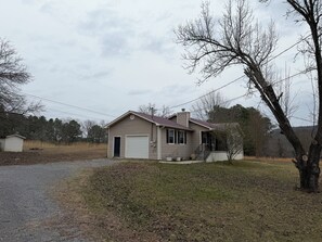 Exterior - Farm Stay Near Town - Animals, Fire Pit, & Privacy - close to wedding venues (Georgetown)