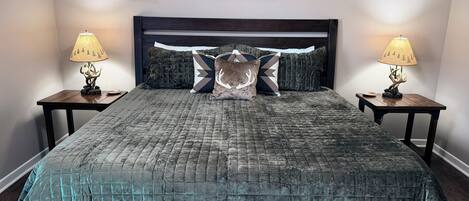 3 chambres, fer et planche à repasser, Wi-Fi, draps fournis