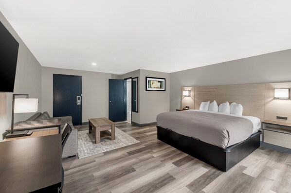 Premium bedding, desk, laptop workspace, blackout curtains - Red Lion Inn & Suites Kansas City (Kansas City)