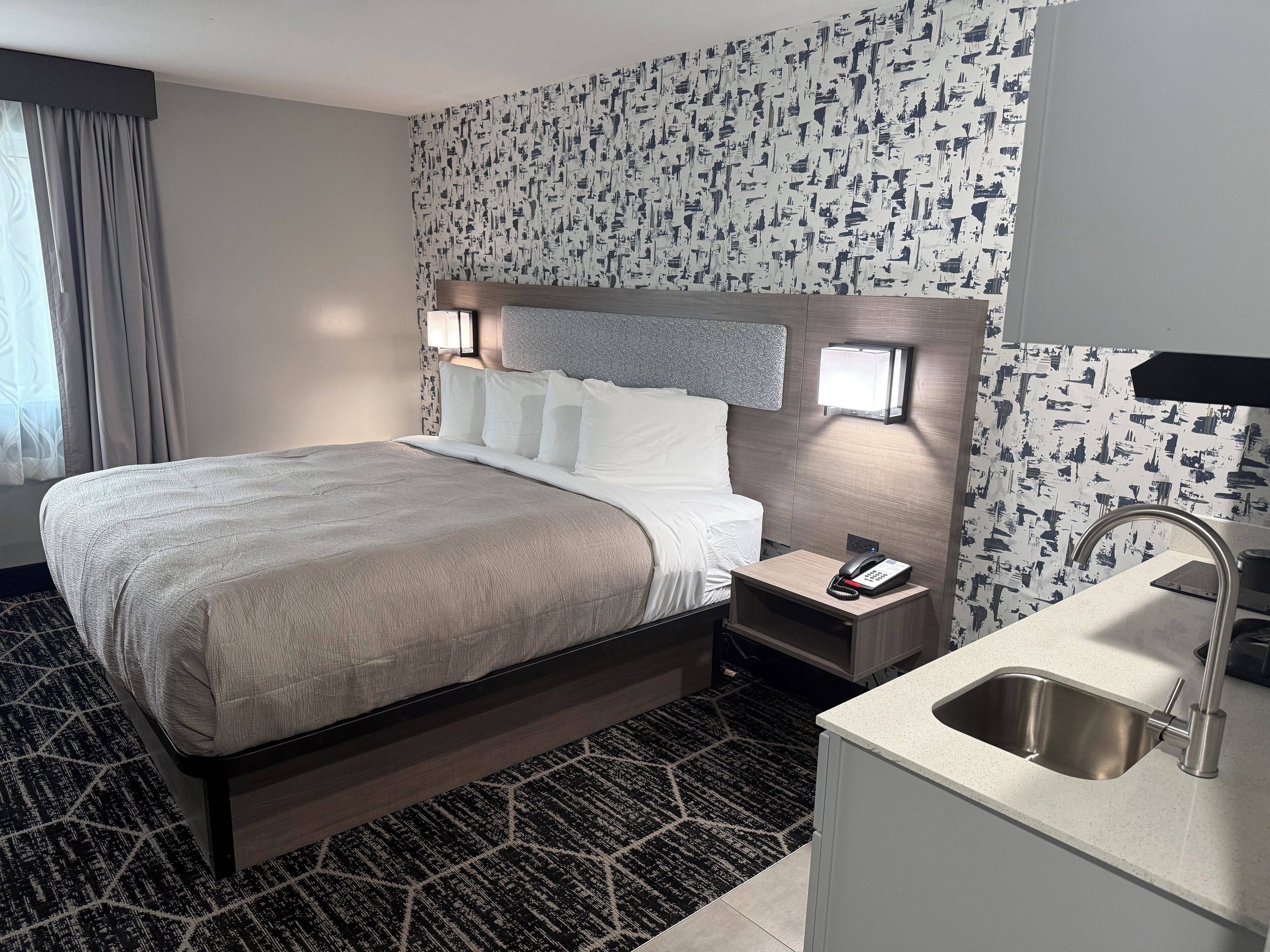 Studio Suite, 1 King Bed, Non Smoking, Kitchenette