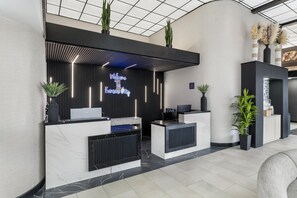 Lobby - Red Lion Inn & Suites Kansas City (Kansas City)