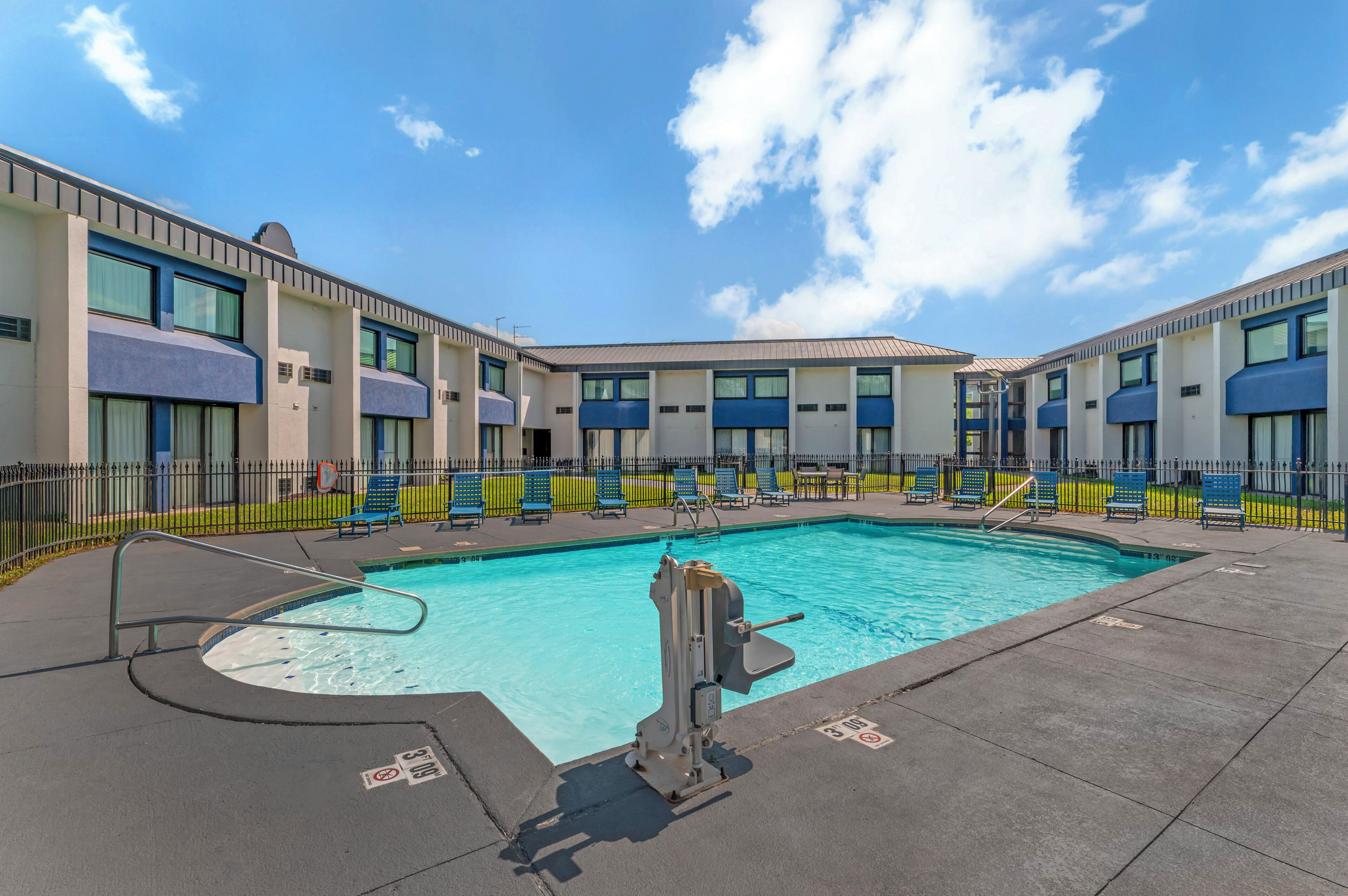 Seasonal outdoor pool, pool umbrellas, sun loungers