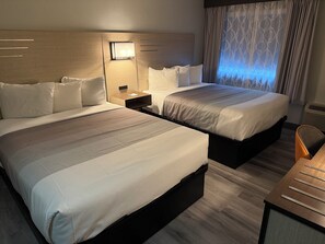 Double Room, 2 Queen Beds, Non Smoking - Cambridge Hotel - Kansas City (Kansas City)