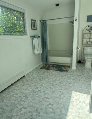 Shower, hair dryer, towels, soap - Cozy Downtown home 3 bed 2 bath (Casper)