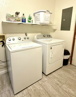 Interior - Serenity in Town 2-bedroom, 4 beds house in charming Farmington (Farmington)