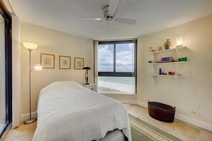 2 habitaciones, escritorio, tabla de planchar con plancha y wifi gratis 