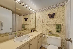 Shower, hair dryer, towels, soap - Beachfront, south facing 2-bedroom/2-bath condo. Walk to the best restaurants. (Marco Island)