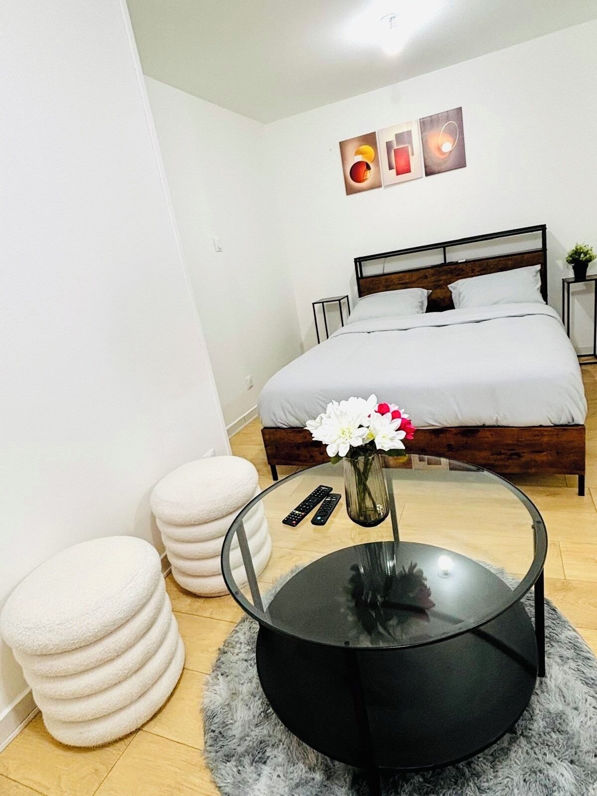 Strykejern/-brett, internettilgang og sengetøy