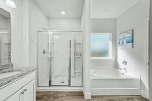 Hair dryer, towels, soap, shampoo - Hot Tub, Fenced Yard, 1 min to Beach, Dining, and Pool (Port St. Joe)