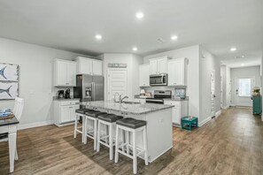 Fridge, microwave, oven, stovetop - Hot Tub, Fenced Yard, 1 min to Beach, Dining, and Pool (Port St. Joe)