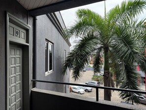 Deluxe Apartment, 1 Bedroom | Property grounds - Lizzy Complex East Legon (Accra)