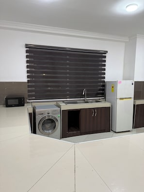 Comfort Apartment, 1 Bedroom | Private kitchen - Lizzy Complex East Legon (Accra)