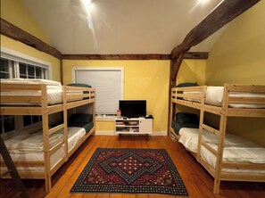 3 Schlafzimmer, Schreibtisch, Bügeleisen/Bügelbrett, Reisekinderbett