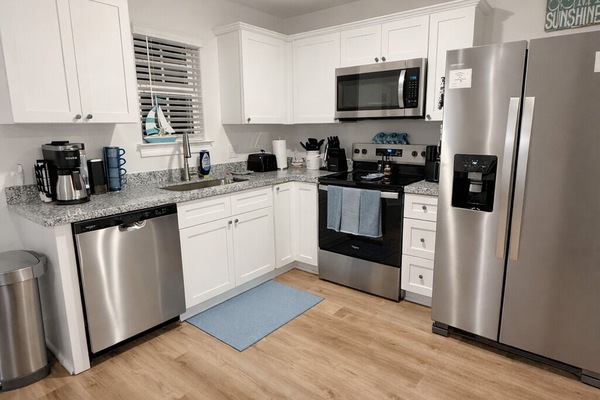 Frigorifero, microonde, forno, piano cottura