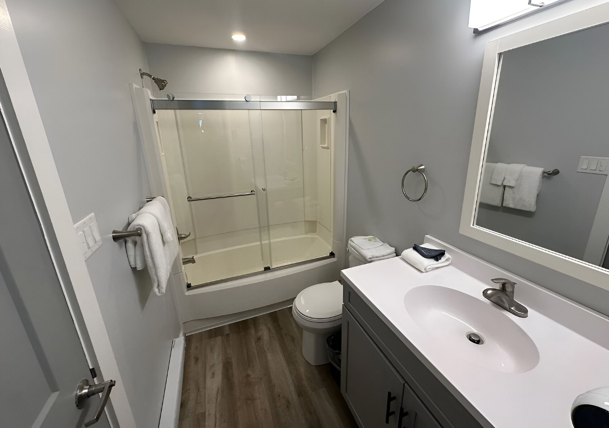 淋浴设施、吹风机、毛巾