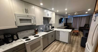 SR 41 Cozy Ski-Out Renovated Shamrock Retreat. Dog Friendly