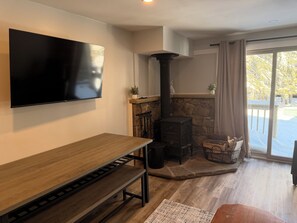 Interior - SR 41  Cozy Ski-Out Renovated Shamrock Retreat. Dog Friendly (Snowshoe)